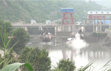 荥经县石龙大桥拆除