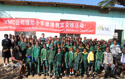 hb火博集团下属kmc公司向津巴布韦KAMATIVI 社区小学实施教室修缮